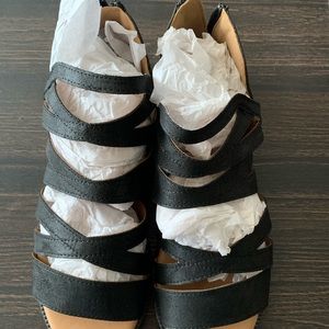 Qupid sandals size 6